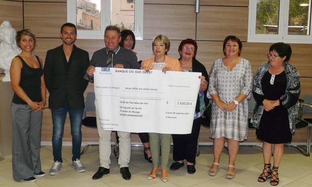 Façades du Var réalise un don de 2600 euros au CCAS de Pierrefeu-du-Var