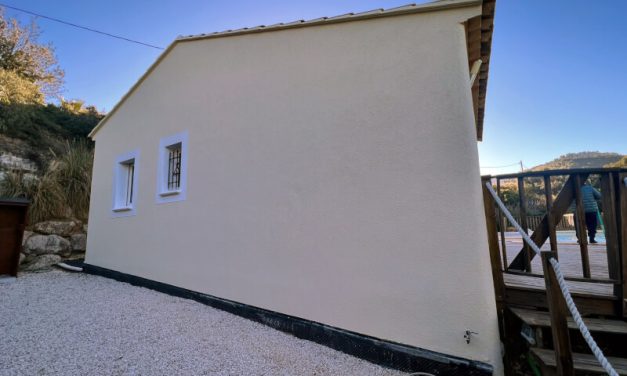 Revêtement Souple d’Imperméabilité (RSI) classe I3 sur les façades d’une maison à Saint-Cyr-sur-Mer (83)