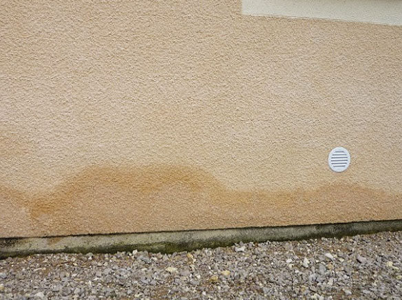 Façades du Var avec des traces d'humidité, intervention d'un façadier Var.