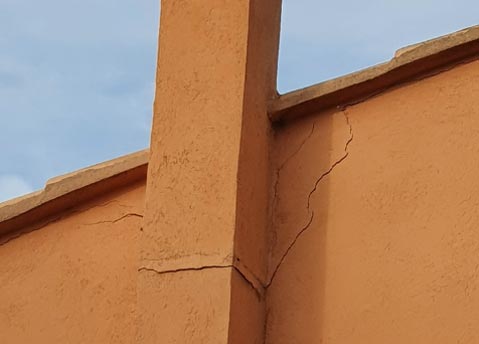 Façades du Var avec fissures, travaux recommandés par un façadier Var.