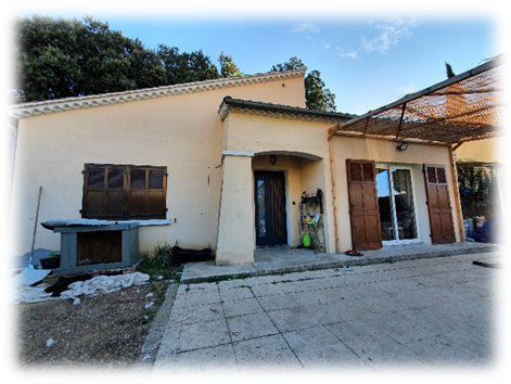 Maison avec façades, travaux de façadier dans le Var.