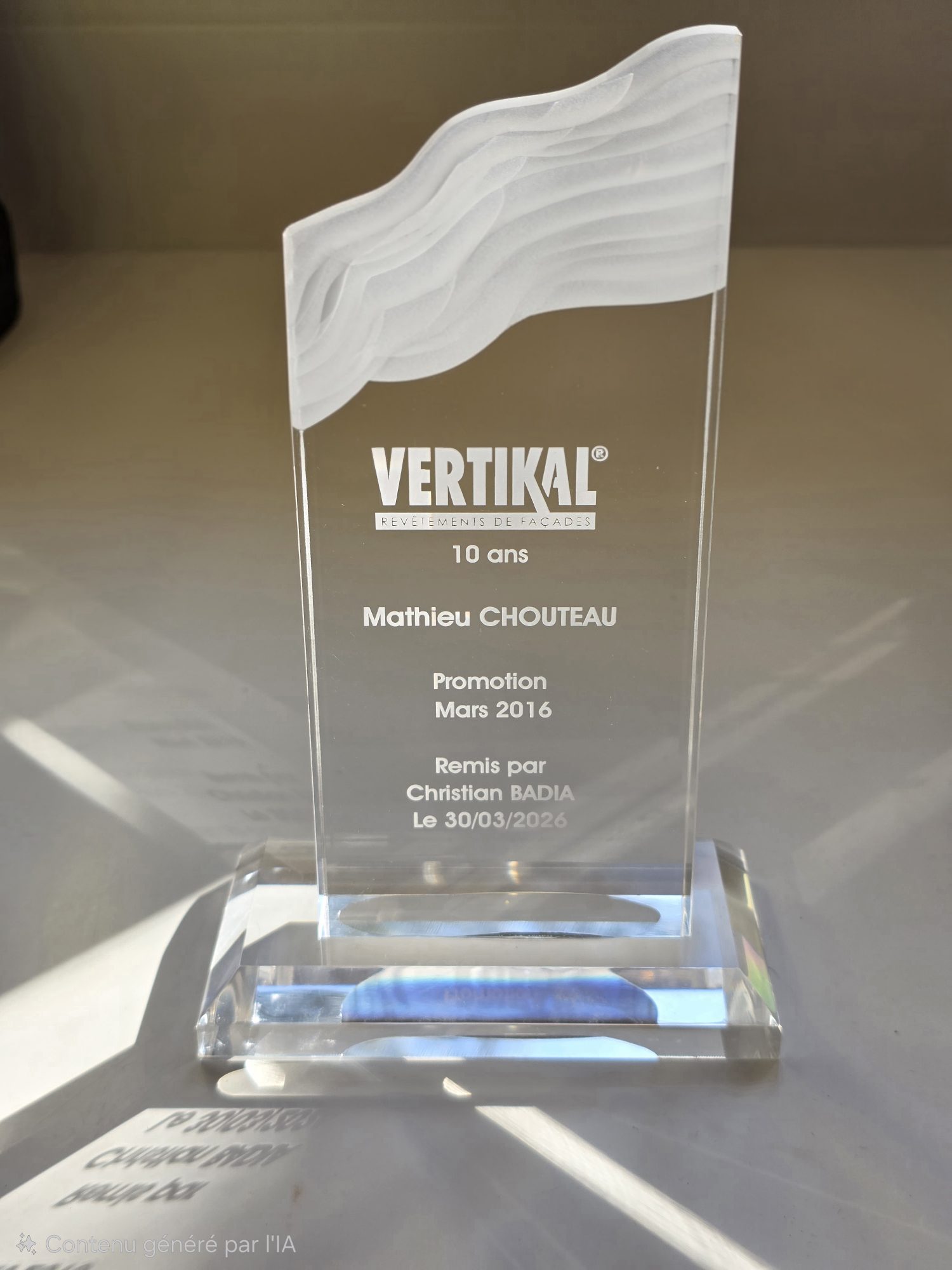 Trophée Vertikal 10 ans remis à Mathieu Chouteau, Façadier Var