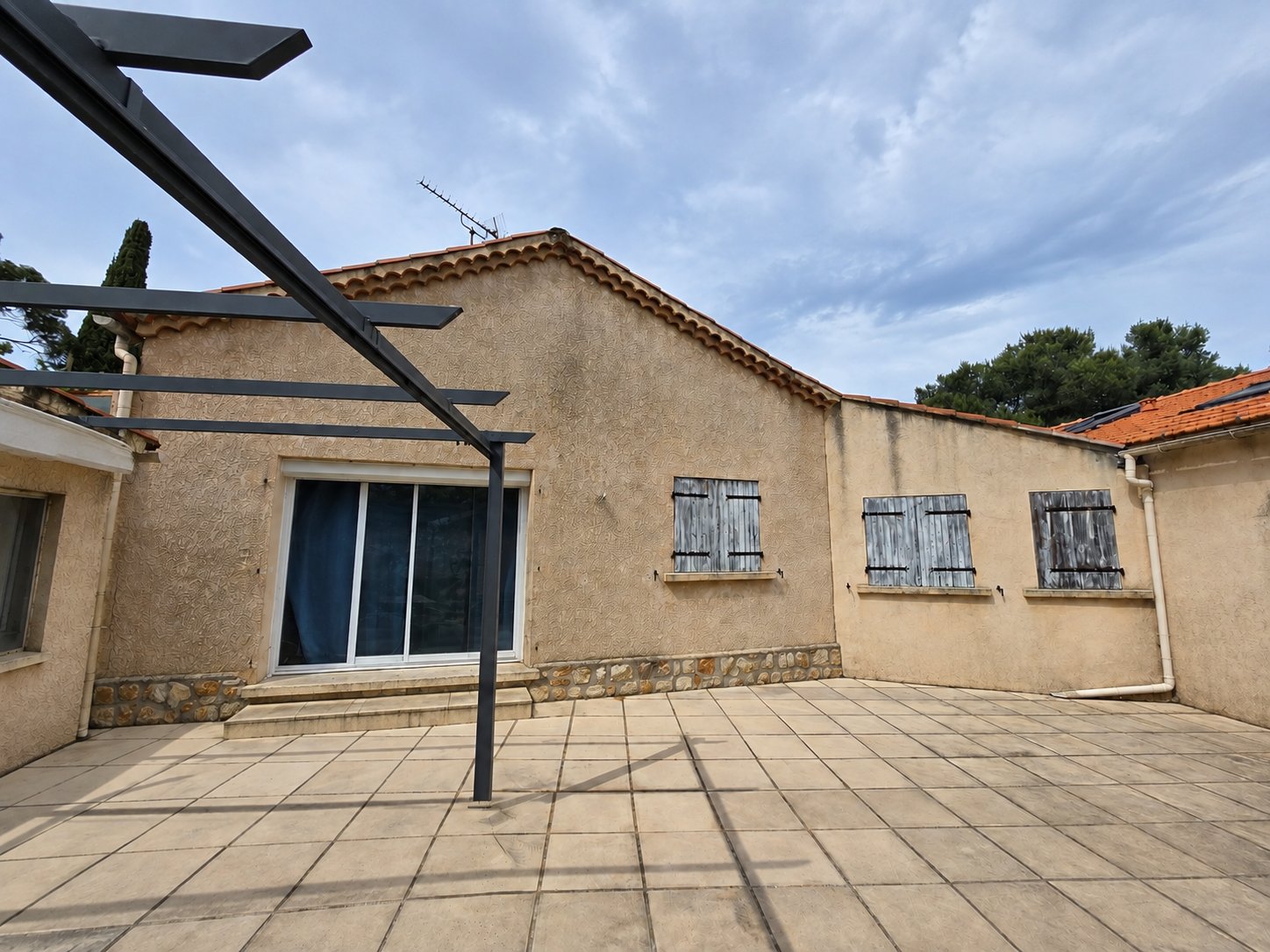 Façades du Var, rénovation de façade de maison avec enduit extérieur