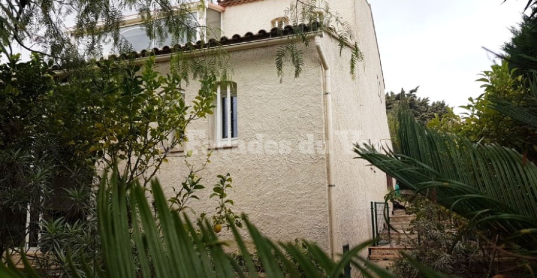 Façade d'une maison dans le Var, travaux par un façadier Var.