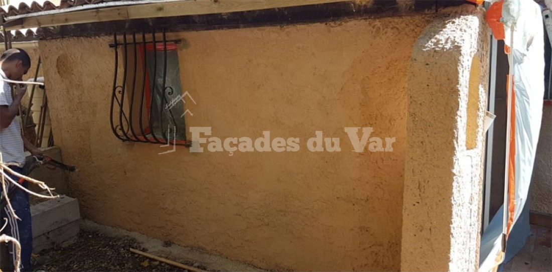 Façades du Var en cours de finition par un façadier Var.