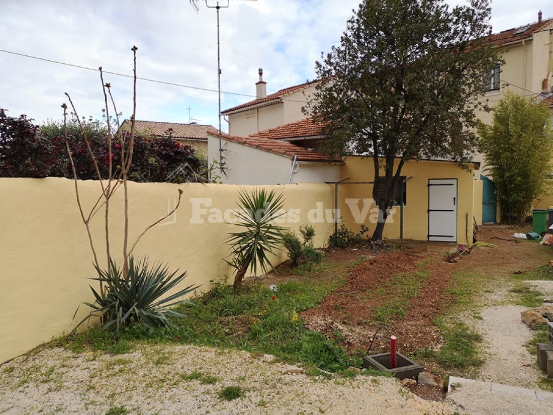 Façade rénovée d'une maison dans le Var, Façadier Var.