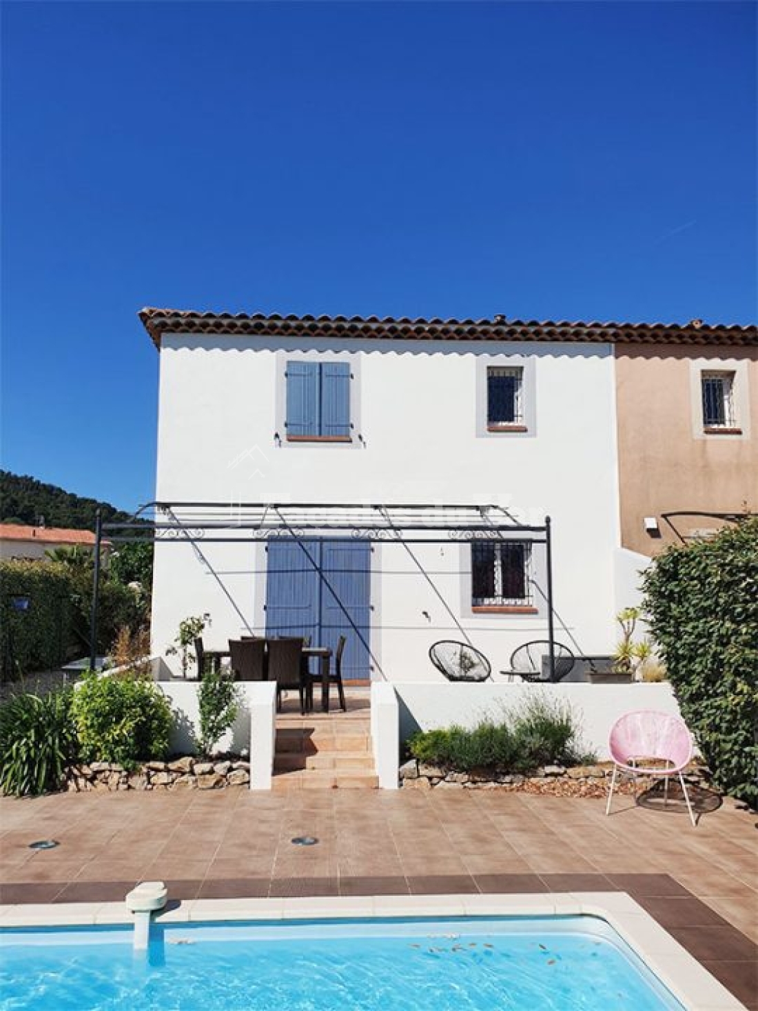 Façade d'une maison dans le Var, travaux par un façadier Var.